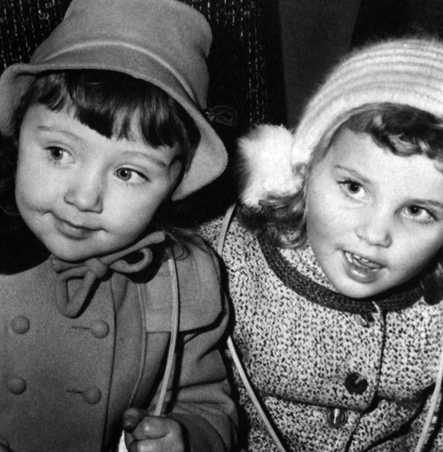 1958-11-20 unknown girls.jpg